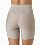 Faja modeladora de tiro alto con pierna, confeccionada en microfibra color beige con terminaciones láser para un acabado invisible.