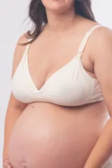 Soutien maternal de algodón elastizado, sin aros, con breteles anchos regulables y sistema de clip para lactancia.