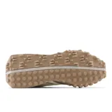 Championes New Balance unisex modelo XC-72, con capellada de gamuza gris y detalles en blanco y beige.