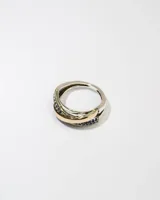 Anillo de plata 925 con dublé de oro y circonias azules.