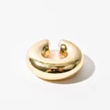 Aro trepador dorado con forma de medialuna gruesa.