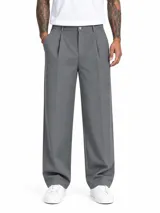 Pantalón sastrero de corte recto y holgado en color gris, con pinzas frontales, bolsillos laterales y cierre con botón.
