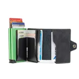 Billetera tipo tarjetero de cuero negro con costuras y detalles internos en color verde lima. Cuenta con cierre de broche a presión y mecanismo de expulsión de tarjetas.