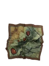 Pañuelo de seda natural Rockford, con diseño estampado en tonos marrón y verde.