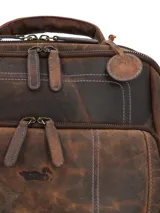 Maletín tipo mochila de cuero marrón con costuras decorativas en color azul, cierre frontal con cremallera y logo de pato grabado en el centro.