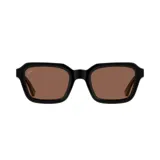 Lentes de sol con montura cuadrada negra y lentes marrones.