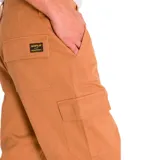 Pantalon cargo de corte recto color tostado, con bolsillos laterales de parche, bolsillos traseros con solapa y bolsillos cargo en las piernas. Confeccionado en tejido twill de algodón.