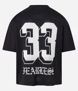 Remera masculina negra de estilo sportcore, modelo boxy con cuello en V y manga corta. Presenta textura "furadinha" (perforada), estampado numeral "33" en el hombro y "CLUB" en el pecho, ambos en blanco con tipografía gótica.