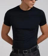 Remera de manga corta modelo muscle de la marca Marfinno, color tostado, con cuello redondo y diseño ajustado.