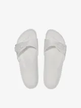 Sandalias Birkenstock modelo Madrid Eva, color blanco. Fabricadas en goma Eva, con plantilla anatómica y hebilla ajustable.