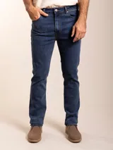 Pantalón de jean negro de corte recto.