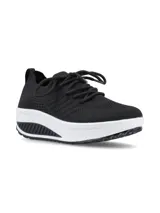 Championes urbanos Hush Puppies modelo Amaze, color negro con suela blanca de plataforma. Confeccionados con capellada de tejido flyknit transpirable y plantilla con tecnología memory foam para mayor amortiguación.