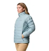 Chaqueta acolchada de cuello alto con cierre frontal, bolsillos laterales con cremallera y tecnología termorreflectante Omni-Heat. Diseño ligero con aislamiento sintético y acabado repelente al agua.