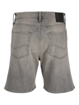 Bermuda de jean de calce relajado color gris, confeccionada en denim de algodón con elasticidad.
