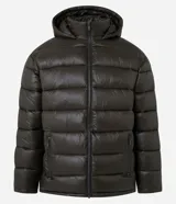 Campera puffer Marfinno color verde militar, con capucha, cierre frontal por cremallera y bolsillos laterales con cierre. Diseño capitoneado con forro interno de sherpa.