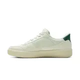 Championes Skechers modelo Slip-ins Arch Fit Court Break, color blanco con detalles en verde oscuro en el talón. Diseño urbano de suela chunky con tecnología Arch Fit y Contour Foam.