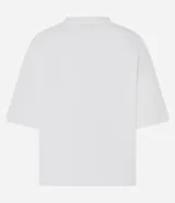 Blusa básica de mujer color negro, confeccionada en malla encorpada de algodón, con cuello redondo y mangas cortas de corte oversized con sisas desplazadas.