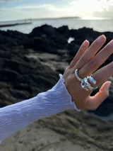 Anillo de plata 925 con diseño de coral de mar. Diseño abierto y ajustable. Hecho a mano.