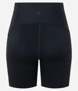 Bermuda ciclista deportiva de tiro alto, color celeste claro, ajustada al cuerpo.