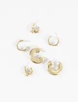 Set de aros dorados con diferentes diseños irregulares.