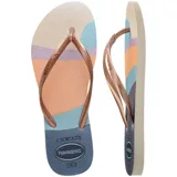 Ojotas Havaianas Slim Palette Glow con base estampada con franjas de colores pastel y tiras finas color cobre.
