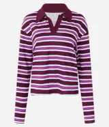 Blusa polo de manga larga con rayas horizontales en tonos borgoña y blanco.