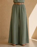 Pantalón de lino color verde seco, de corte wide leg con cintura elástica y bolsillos laterales.