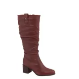 Bota de caña alta marca Bottero, color marrón, confeccionada en cuero con diseño arrugado en la caña y taco cuadrado.