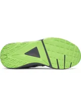 Championes de entrenamiento Under Armour Charged Commit TR 5, color gris con detalles en verde neón. Presentan parte superior de malla transpirable con revestimientos de cuero, entresuela Charged Cushioning para absorción de impactos y suela de goma con refuerzos laterales.