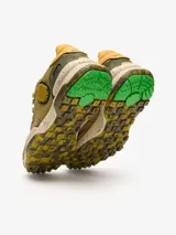 Championes Satorisan modelo Chacrona Linen, de color verde con detalles en beige, naranja y salmón, confeccionados en lino y cuero, con suela chunky moteada y cordones bicolor.