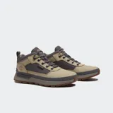 Botas Timberland Field Trekker en tono beige y gris oscuro con suela dentada marrón, ideales para actividades al aire libre y uso urbano.