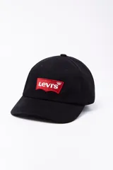 Gorra de béisbol negra de algodón con logo Levi's Batwing bordado en rojo y blanco en el frente.