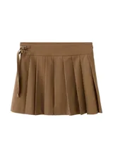 Minifalda plisada de corte cruzado con tira lateral y hebilla ajustable.
