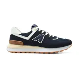 Championes urbanos American Sport modelo Mila 2.0, color azul marino con detalles en blanco y marrón. Confeccionados en materiales sintéticos y tela, con suela de goma.