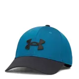 Gorra deportiva Under Armour modelo Blitzing, con diseño de visera curva en color negro y cuerpo en color azul. Presenta el logo de la marca bordado en el frente en color negro.