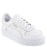 Championes Puma modelo Carina Street con plataforma, de diseño urbano y deportivo. Presentan una silueta clásica en color blanco con detalles de la marca en tono dorado en el lateral y la lengüeta, y suela de goma elevada.
