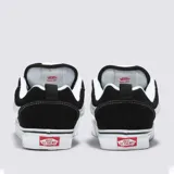 Championes Vans Knu Skool negros con Sidestripe™ 3D blanco, lengüeta y cuello acolchados, y suela waffle de goma.