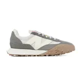 Championes New Balance unisex modelo XC-72, con capellada de gamuza gris y detalles en blanco y beige.