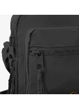 Bandolera Rip Curl Everyday Mini X Body color negro, con correa ajustable, bolsillo frontal con cierre y detalle de logo redondo en la parte inferior.