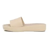 Sandalias Beira Rio de plataforma baja, color crema, con tira ancha en el empeine y plantilla acolchada.
