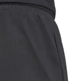 Pantalón de jogging negro Adidas Essentials con logo pequeño bordado en blanco.