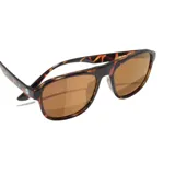 Lentes de sol Sunski Shoreline con montura de carey y lentes marrones polarizados.