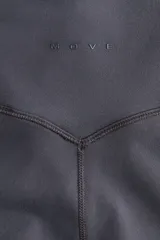 Leggings deportivas de talle alto con cintura ancha, confeccionadas en tejido funcional con tecnología SoftMove para mayor suavidad y DryMove para absorción de sudor. Presentan bolsillos laterales abiertos en cada pierna.