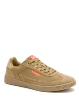 Championes Caterpillar modelo Pause Retro T-Toe, color marrón, confeccionados en gamuza con detalles en naranja y suela de goma.
