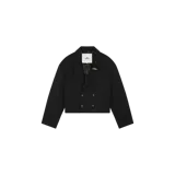 Blazer corto negro de doble botonadura metálica dorada, solapa clásica de muesca, hombros estructurados y manga larga.