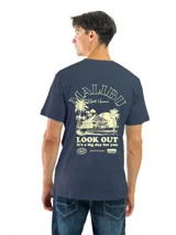 Remera de algodón preencogido color azul oscuro, con cuello en V y estampado frontal en blanco con la palabra "Morgenstern" en tipografía gótica.