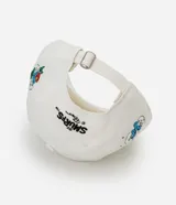 Gorra blanca de algodón con visera curva, estilo dad hat, con ajuste trasero de hebilla y bordados de personajes de Los Pitufos.