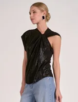 Blusa de lurex marca Elan, sin mangas y con cuello a la base. Presenta un detalle de nudo en el escote que genera un efecto drapeado y un acabado brillante característico del tejido.