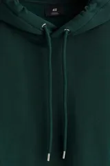 Buzo canguro de mezcla de algodón de peso medio con interior cepillado suave. Diseño con hombros caídos, capucha forrada en punto con cordón para ajustar y bolsillo canguro. Presenta remate acanalado ancho en puños y bajo.