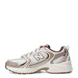 Championes New Balance 530, calzado de estilo retro running en tonos beige, marrón y blanco, con detalles metalizados, capellada de malla transpirable con superposiciones sintéticas, y suela con tecnología ABZORB.